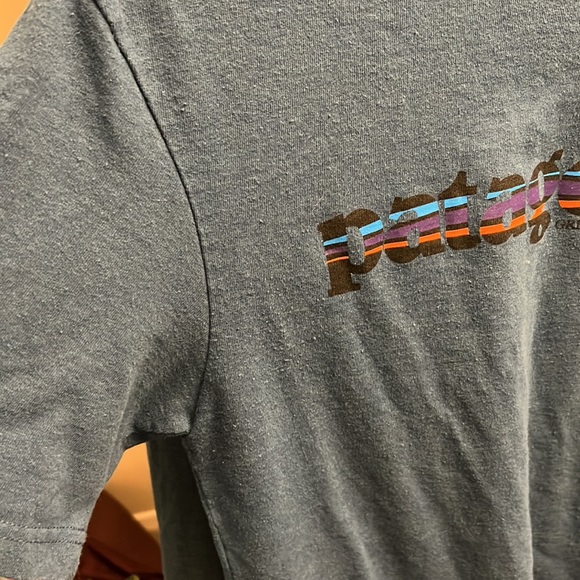 Patagonia men’s extra small tee - Picture 4 of 6